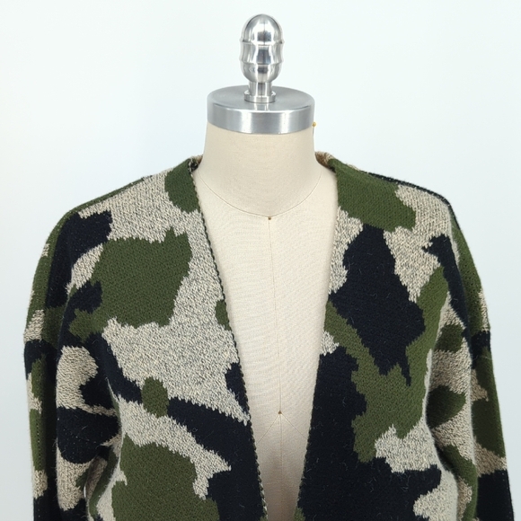 00130 Womens Camo Knit Cardigan Sweater Green Black Size M/L military hipster - Picture 3 of 4